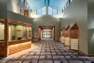 Royal Hotel West Edmonton, Trademark Collection by Wyndham - 7