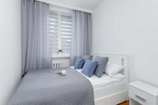 Funkcjonalny Apartament z Balkonem by Noclegi Renters - 1