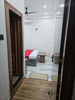 HOTEL ABHIANK RESIDENCY RESTAURANT & BANQUET Hall - 4