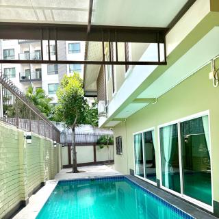 Warisa Happy Pool Villa Near Pattaya Beach - 1