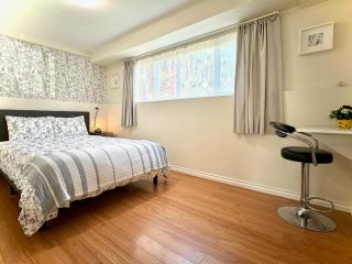 Private Suite - Near SkyTrain to DT - Free Parking - 2
