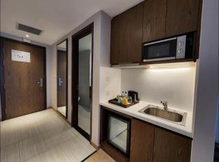 Emerald Wave Suites Seaview - 7