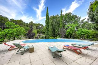 Maison de campagne calme absolu à 15 minutes d'Aix 8 - 9 couchages - 9