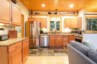 Snowline Hillside Chalet - 1