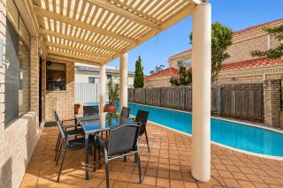 Elegant Riverfront 5BR Family Retreat with Pool - 9