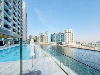 Skyline Indulgence – Jacuzzi Balcony in Business Bay 1102 - 2