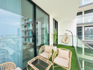 Elegant and Spacious - 1002 - 3