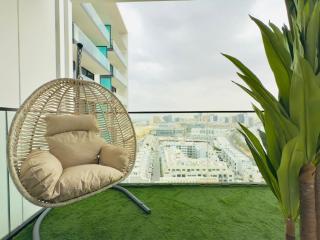 Elegant and Spacious - 1002 - 1