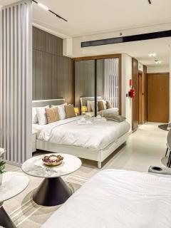 Modern Canal - Studio near Burj Khalifa-Gym w/Pool 614 - 1