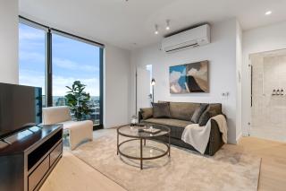 City Views 1BR Apt with Pool, Gym & Study Desk! - 5