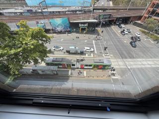 Melbourne City Unit - City Views - 2