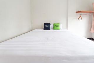 Urbanview Hotel Grand Palem near Alun Alun Batu - 1