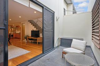 Contemporary Subi Apartment with all Amenities - 7
