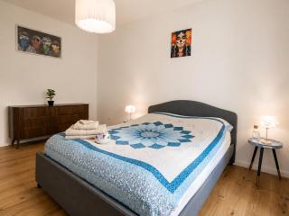Modern 3BR Belvedere Apartment with Balconies - 2