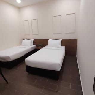 Swing & Pillows - Frame Hotel Pudu, Kuala Lumpur - 1