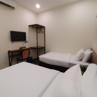 Swing & Pillows - Frame Hotel Pudu, Kuala Lumpur - 8
