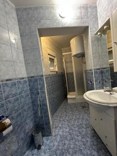 2 bedroom apartment with free parking - 5