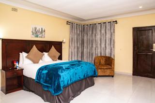 Zambezi Junction Lodge & Serengeti Restaurant - 0