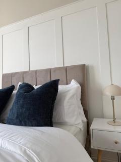 Stylish 2 bed Paisley flat with parking - 6