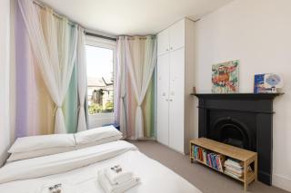 Modern Family 4BDR Home with Patio near Harringay - 2