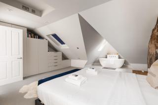 Modern Family 4BDR Home with Patio near Harringay - 9