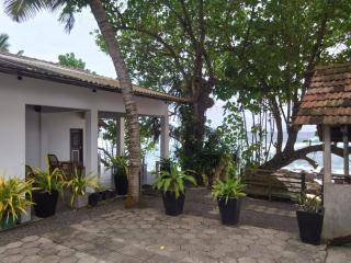 Sea Front Villa - 4