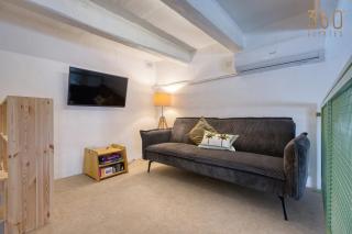 The Sliema 1BR home, steps from Seafront - 7