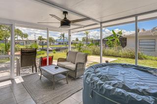 Canalfront Hudson Home w/ Hot Tub: 3 Mi to Beaches - 9