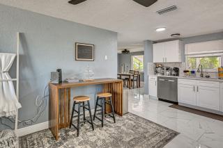Canalfront Hudson Home w/ Hot Tub: 3 Mi to Beaches - 4