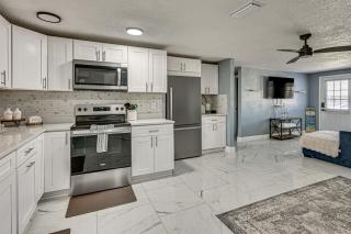 Canalfront Hudson Home w/ Hot Tub: 3 Mi to Beaches - 2