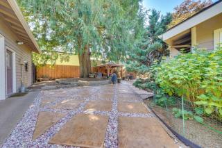 4 Mi to Waterfront & Wineries! Quiet Getaway - 1