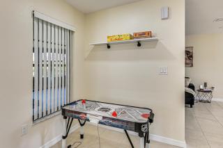 Enclosed Lanai w/ Hot Tub! New Port Richey Home - 9