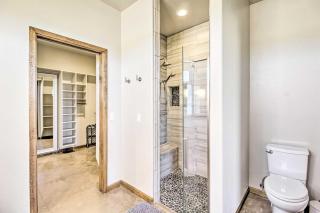 Dual-Unit Ranch in Elgin Wine Country! - 9
