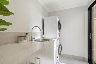 NEW BUILD! Spacious Modern 5-Bed Bentley Townhouse - 2