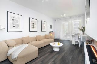 Unique 2-Bedroom Apartment with Balcony Parking by Renters Prestige - 0