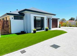 Busselton stylish 5 Bed, 3 Bathroom Home - 0