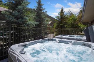 Ski In Out Lift 7! Deck, Hot Tub, Garage Parking condo - 9