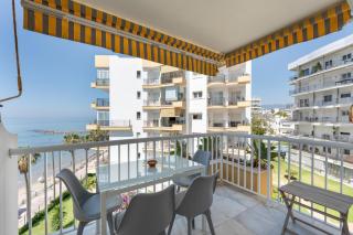 Apartment Overlooking the Beach - 9