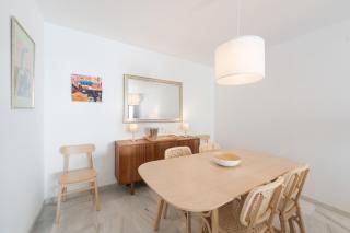 Apartment Overlooking the Beach - 4