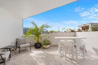 Hidden Oasis! 2Bed/2Bath/1Car ~ 5mins to CBD - 6