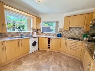 Kings Heath 2 bed with Free Parking & Fast WiFi - 4