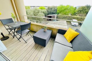 Lovely Apartment With Balcony Near The Lake - 0