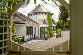 The Lodge Hotel - 8