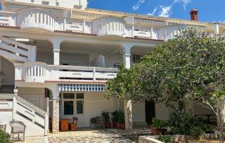 2 Bedroom Cozy Apartment In Kustici - 0