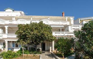 2 Bedroom Cozy Apartment In Kustici - 4