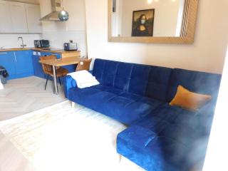 Stylish West End Apartment Newly Refurbished Sleeps 4 - 9