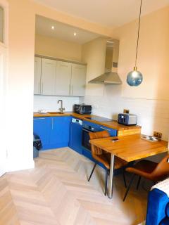 Stylish West End Apartment Newly Refurbished Sleeps 4 - 7