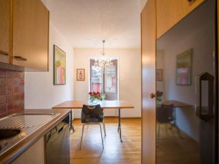 Bern Flat close to Center with Balcony and Bundeshaus Aare View - 7