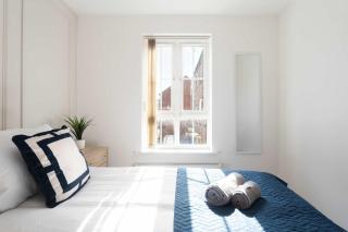 Spacious 6BR Home in Worksop Sleeps 6 Parking - 7