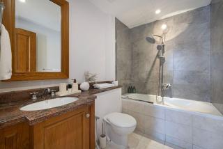 Luxury 2BR in Dubai Downtown Steps to Burj Khalifa and Dubai Mall with Burj Khalifa View by La Brisa - 7